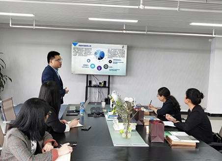 外國(guó)語(yǔ)學(xué)院攜手譯國(guó)譯民共建翻譯實(shí)習(xí)基地 軟件開發(fā)助力翻譯實(shí)踐新模式